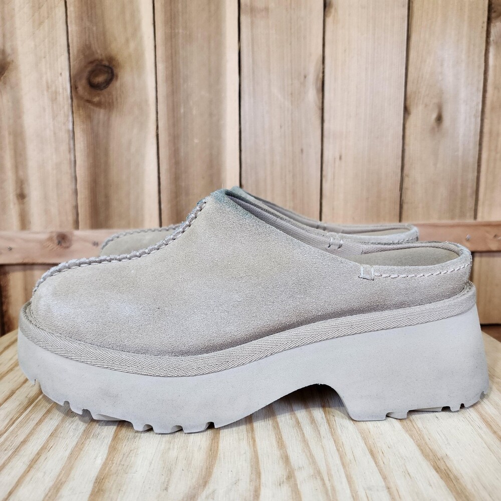 UGG New Heights Clog Shoes Womens 7 Beige Suede Slip On Platform Chunky